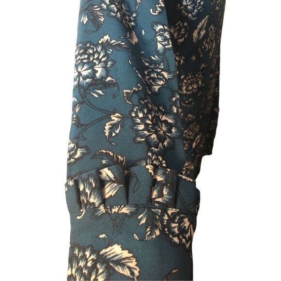 Banana Republic Blue and Antique Pewter Floral Blue Pearl Snap Ruffle Cuffs Size - Picture 7 of 15